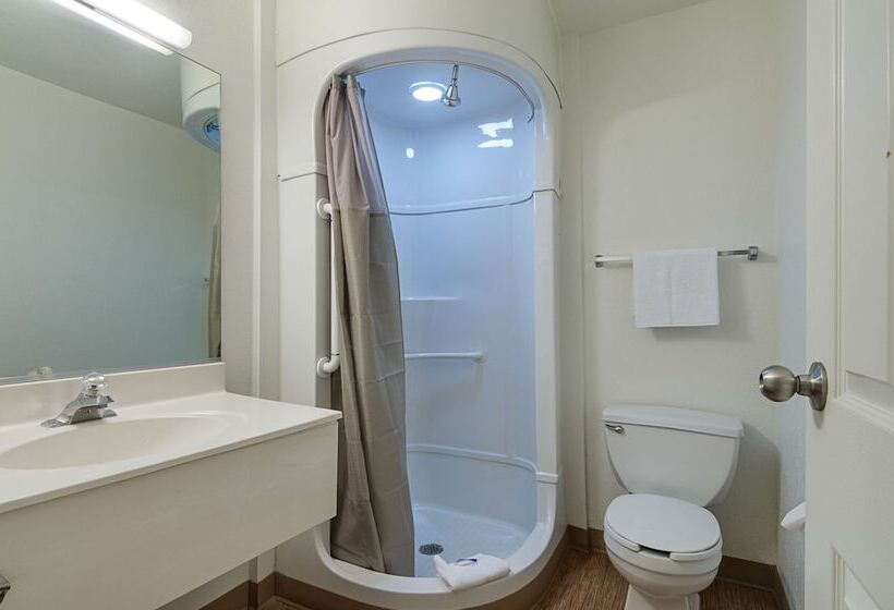 اتاق لوکس, Motel 6topeka, Ks  Northwest