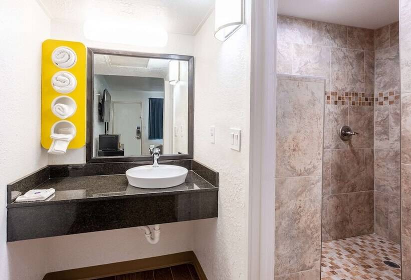 חדר סטנדרט שתי מיטות זוגיות, Motel 6valdosta, Ga  University