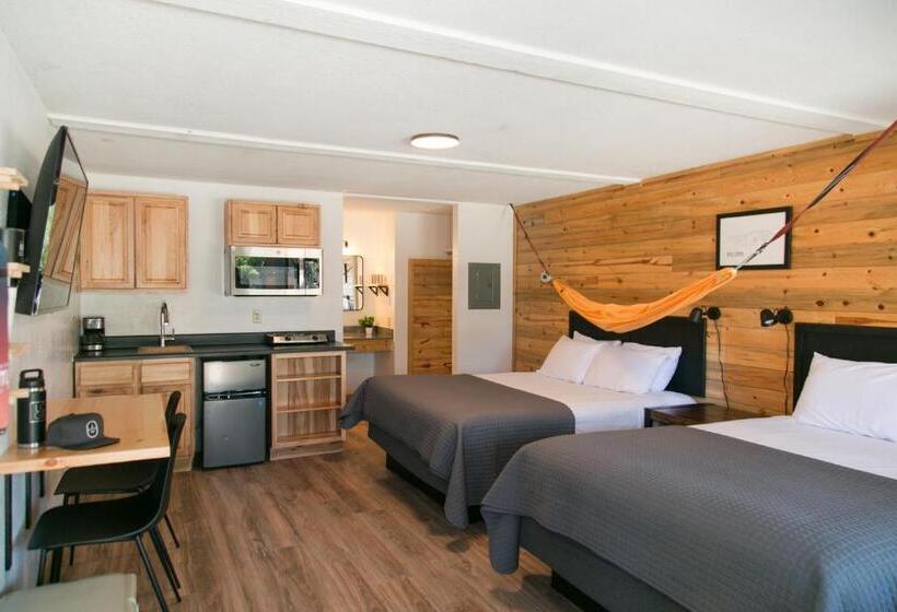 Студия Deluxe, Loge Wolf Creek