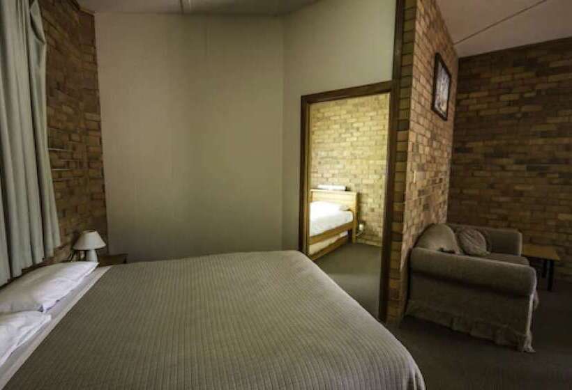 패밀리 룸, Mannum Motel