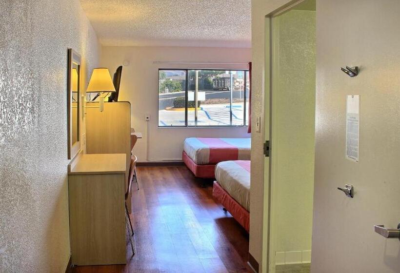 장애인을 위한 스탠다드 룸, Motel 6 San Simeon, Ca  Hearst Castle Area