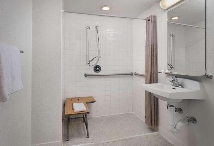 장애인을 위한 스탠다드 룸, Motel 6 San Simeon, Ca  Hearst Castle Area