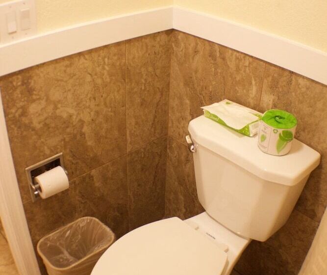 Номер Стандарт, At Home Inn  Fort Pierce