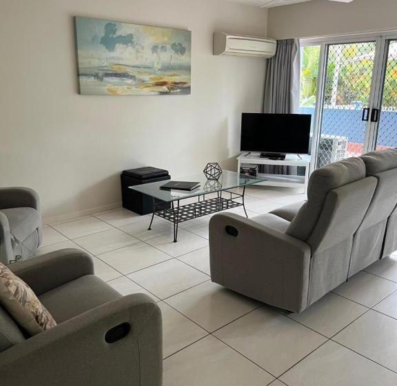 Апартаменты 2 Спальни, White Crest Apartments