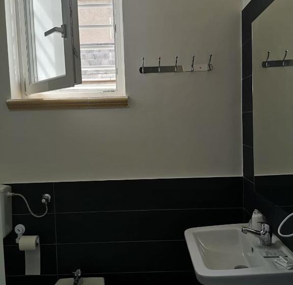 Номер Стандарт, B&b Roseal