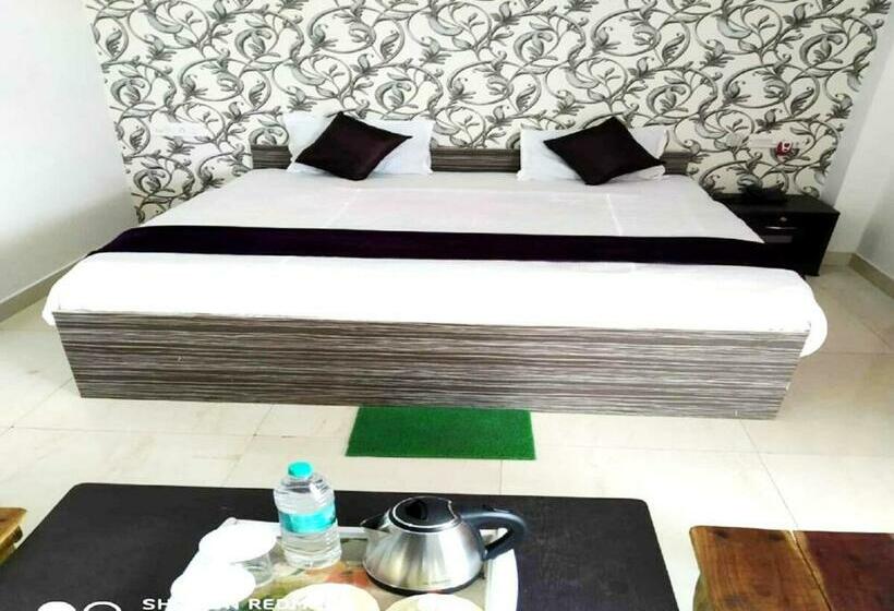 غرفة ديلوكس, Staymaker Gharana Resort
