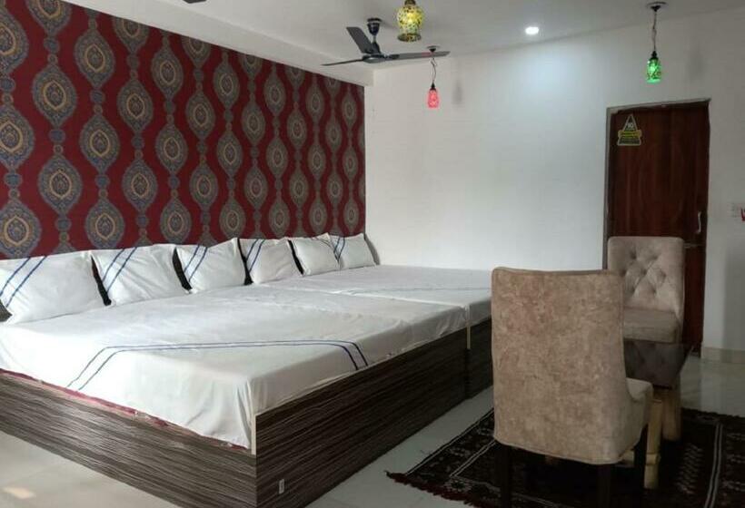 غرفة ديلوكس رباعية, Staymaker Gharana Resort