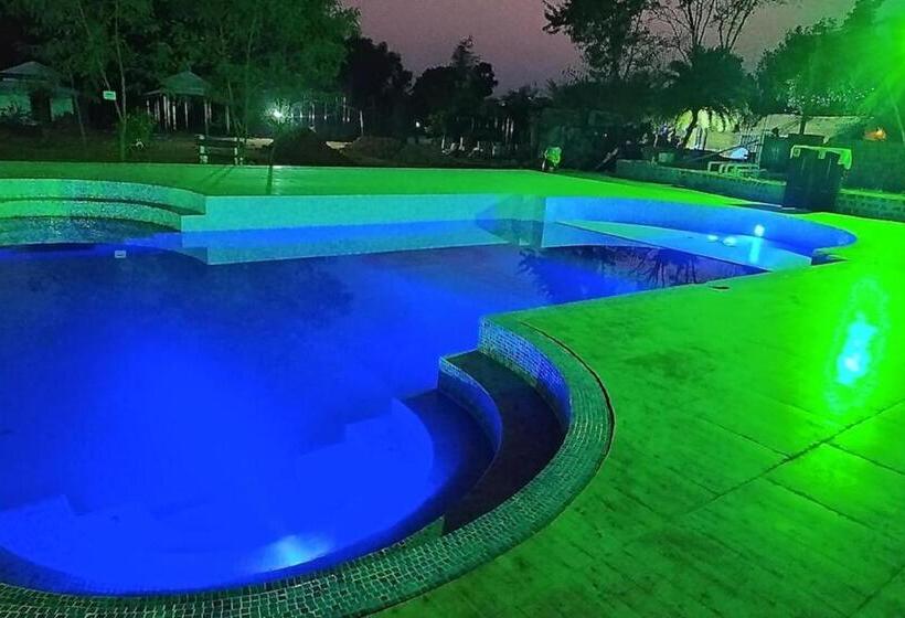 غرفة إقتصادية, Staymaker Gharana Resort
