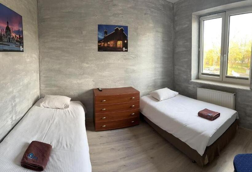 اتاق استاندارد با سرویس بهداشتی مشترک, Hostel Radom