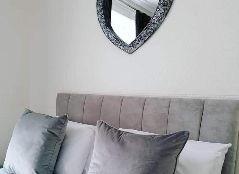 Номер Стандарт, Abbey House B & B