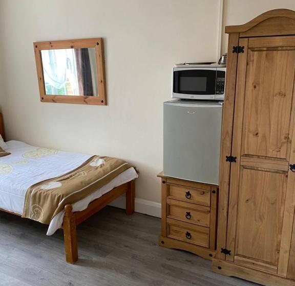 Номер Стандарт Индивидуальный, Clarendon Lodge   Accommodation Only
