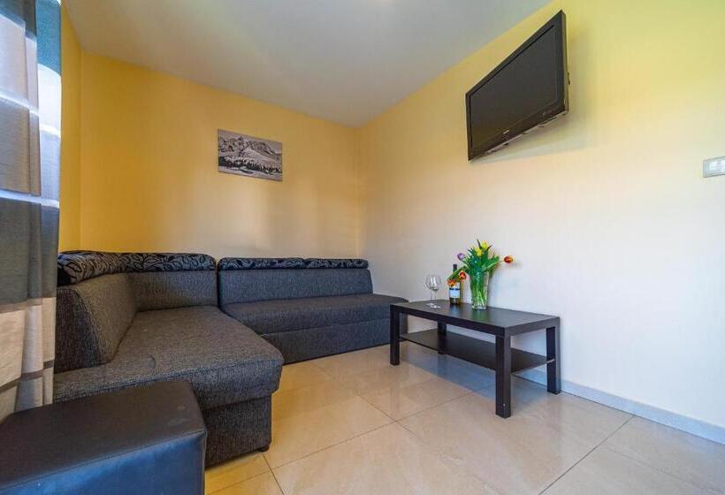 Люкс Повышенной Комфортности, Apartamenty I Pokoje W Willi Na Ubocy