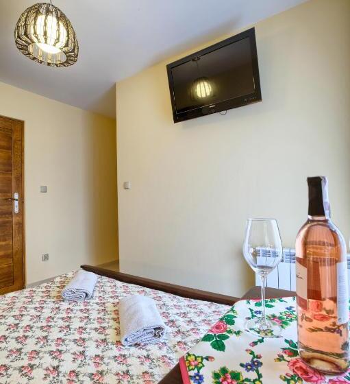 Номер Deluxe, Apartamenty I Pokoje W Willi Na Ubocy