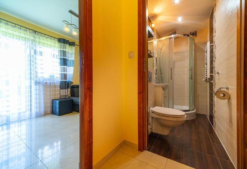 Люкс Повышенной Комфортности, Apartamenty I Pokoje W Willi Na Ubocy