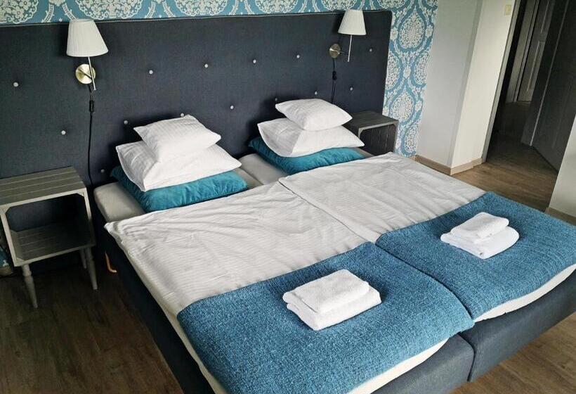 Номер Deluxe, Orańska