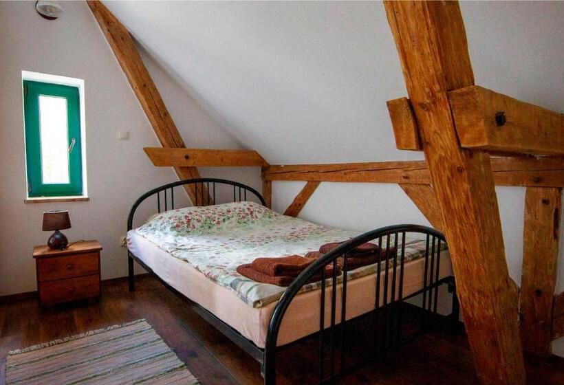 Дом 4 Спальни, Gajówka