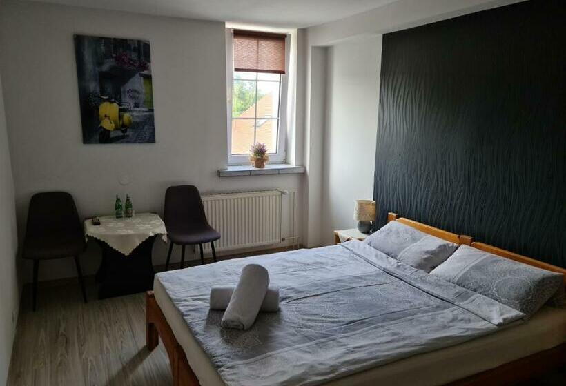 スタンダードルーム, Motel I Restauracja Pod Basztą