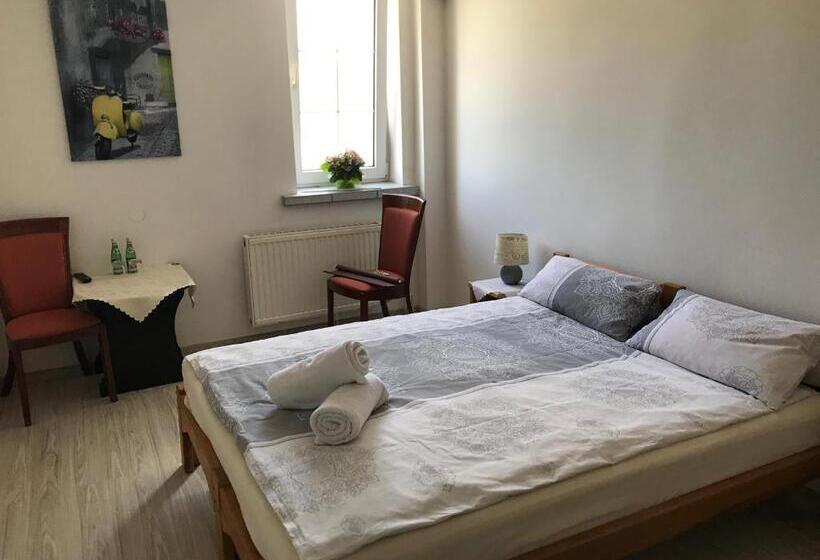 スタンダードルーム, Motel I Restauracja Pod Basztą
