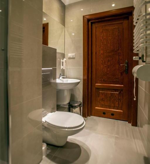 اتاق استاندارد سه نفره, Połoniny Resort