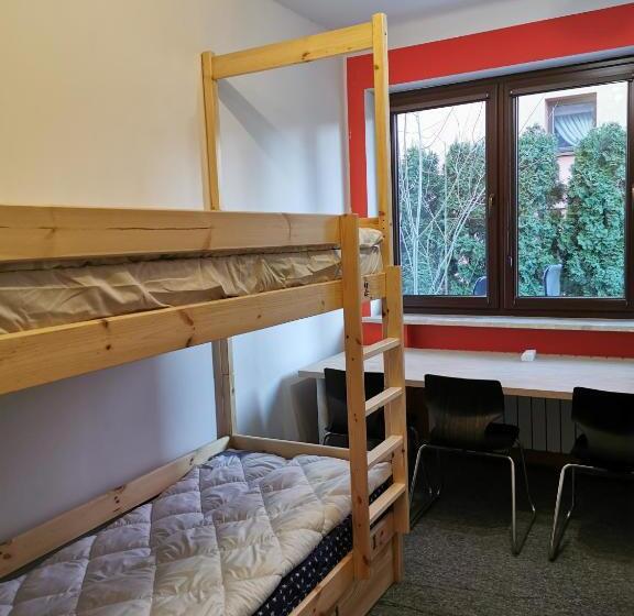 Кровать в Общей Комнате, For Rest Hostel