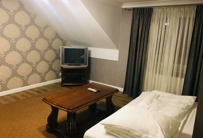Семейный Номер, Hostel Lagoya Z Restauracją