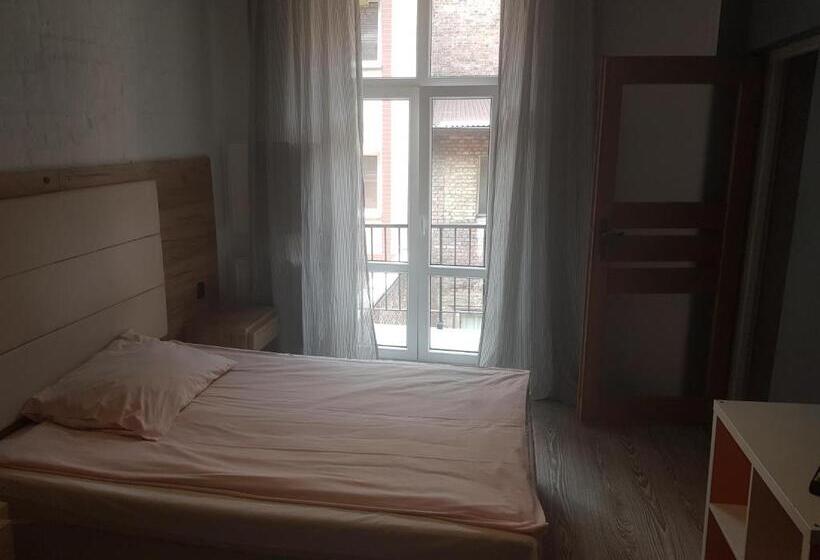 コンフォートルーム, Kaktus Guest House