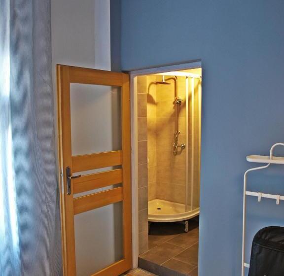 コンフォートルーム, Kaktus Guest House