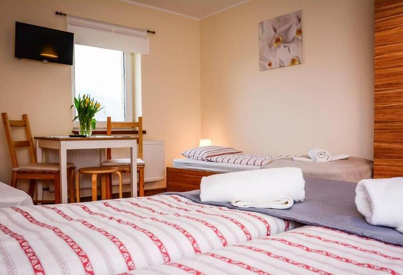 اتاق استاندارد چهار تخته, Dom Na Klonowym Wzgórzu