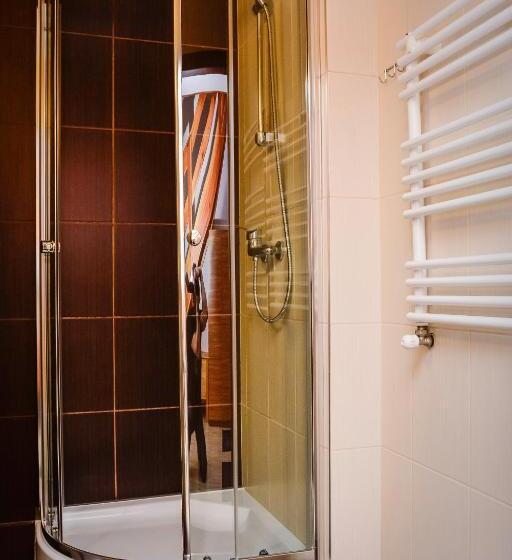 استودیوی استاندارد, Dom Na Klonowym Wzgórzu