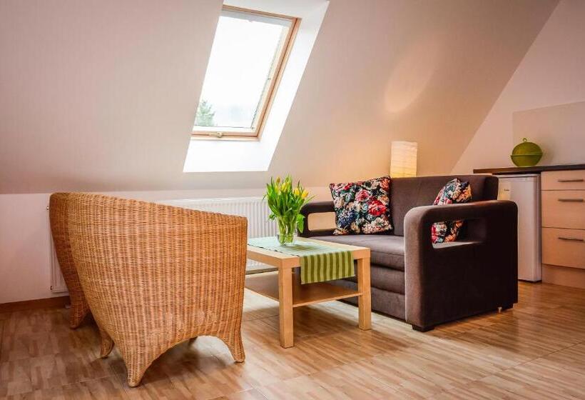 استودیو خانوادگی, Dom Na Klonowym Wzgórzu