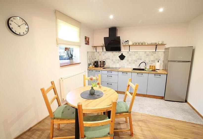 آپارتمان 2 خوابه, Dom Na Klonowym Wzgórzu