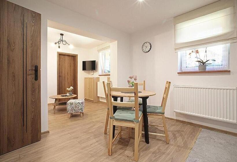 آپارتمان 2 خوابه, Dom Na Klonowym Wzgórzu