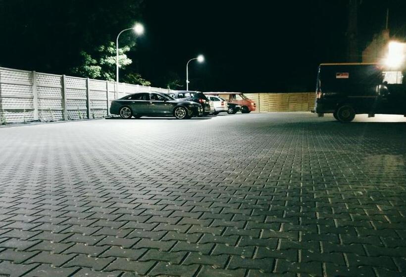 高级大房间, Noclegi M4