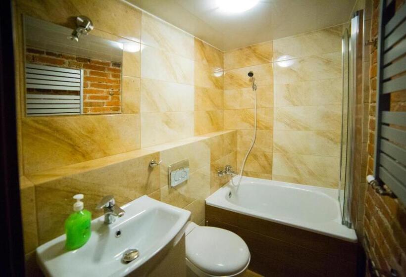اتاق استاندارد با چشم‌انداز شهر, Operahostel