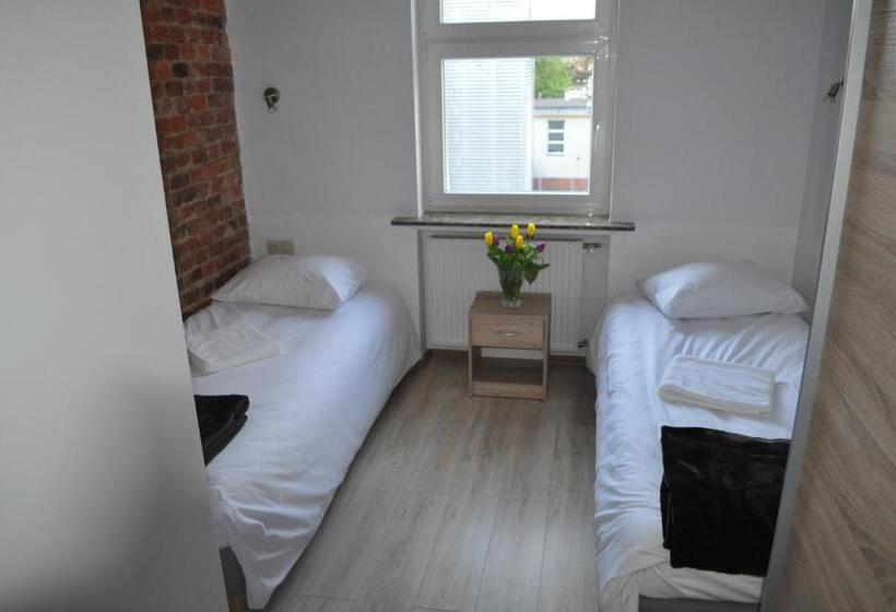 اتاق کلاسیک, Operahostel