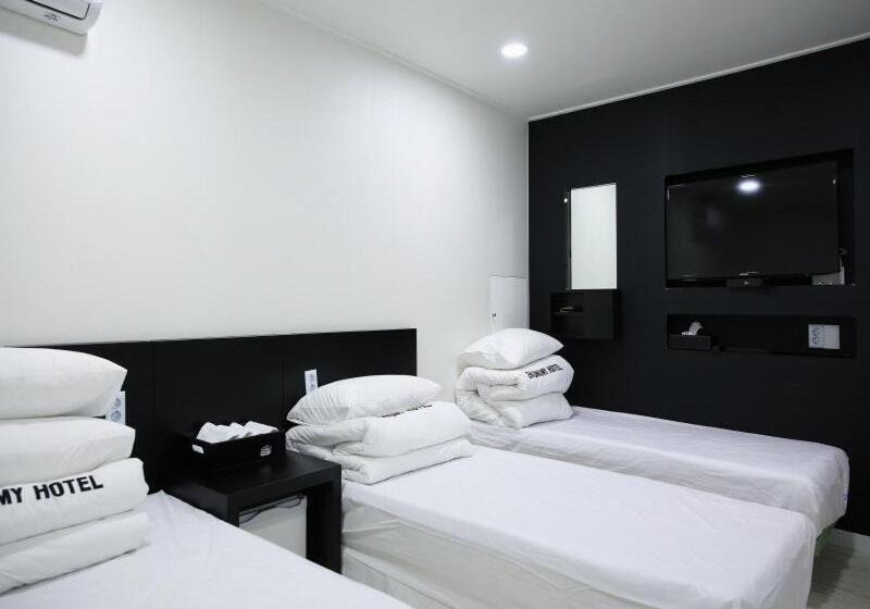 Номер Стандарт Трехместный, Korea Guesthouse