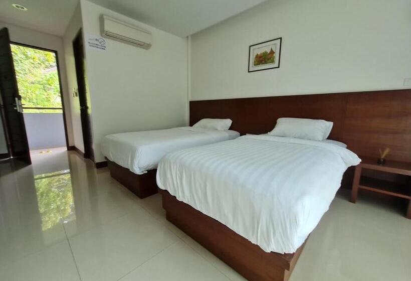 اتاق سوپریور با چشم‌انداز استخر, Diana Pool Access Phuket