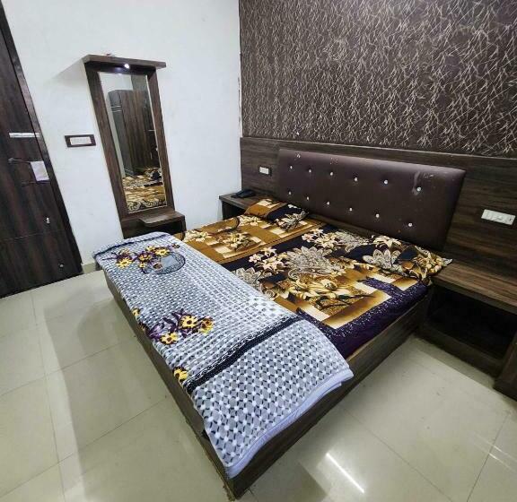 标准间, Pop 80681b   City Palace