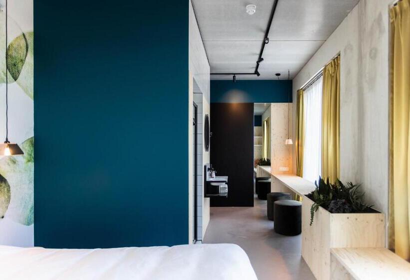 스탠다드 룸 킹사이즈 침대, Moloko  Just A Room  Sleep&shower Digital Key By Sms
