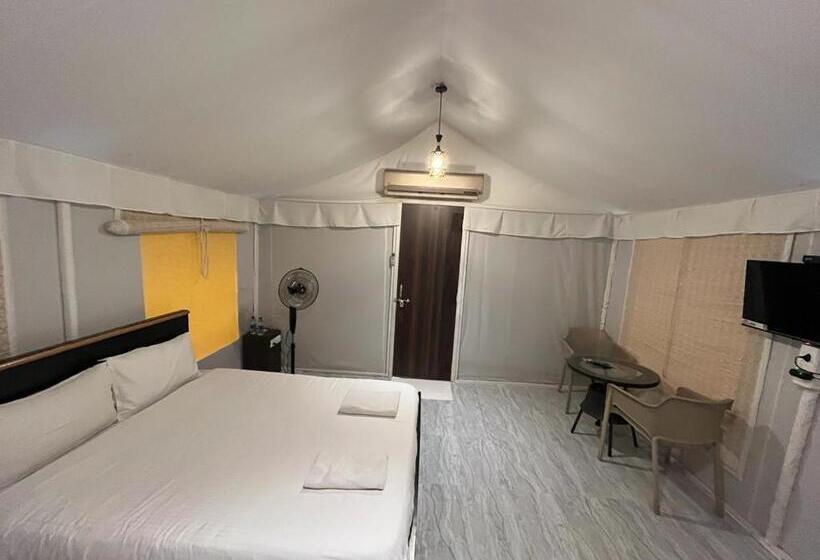 Номер Deluxe Кровать Кинг, Farm Stay Resort   Shamirpet, Hyderabad