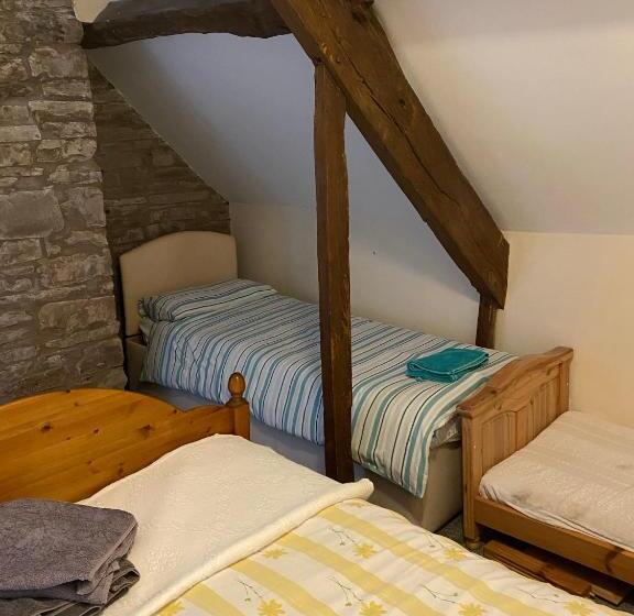 스탠다드 스튜디오, The Crown Inn Longtown