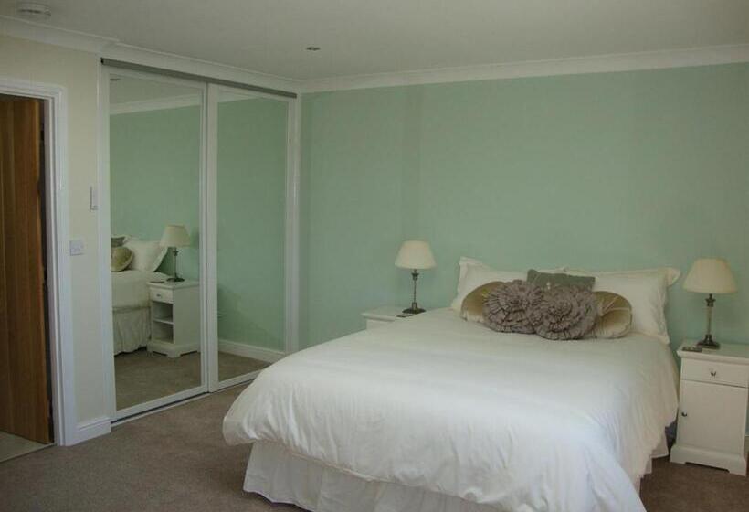 اتاق استاندارد چهار تخته, The White Horse View B&b