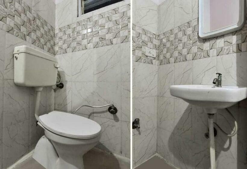 اتاق کلاسیک سه تخته, Flagship Stay Inn