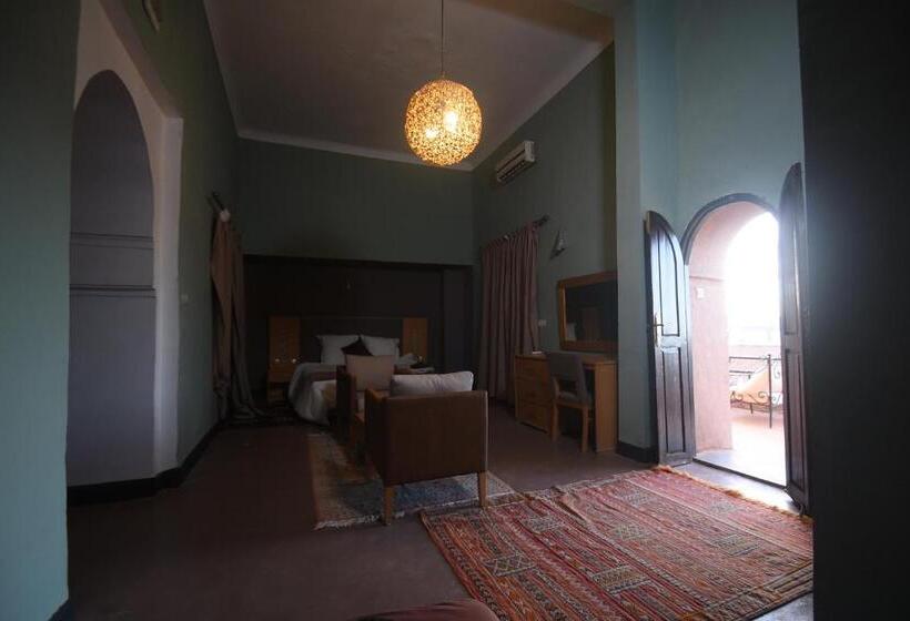 اتاق لوکس با بالکن, Kasbah Tifoultoute