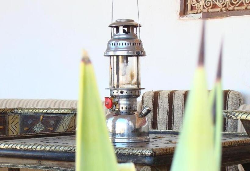 اتاق لوکس با بالکن, Kasbah Tifoultoute