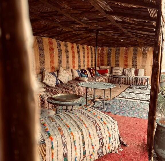 اتاق لوکس با بالکن, Kasbah Tifoultoute