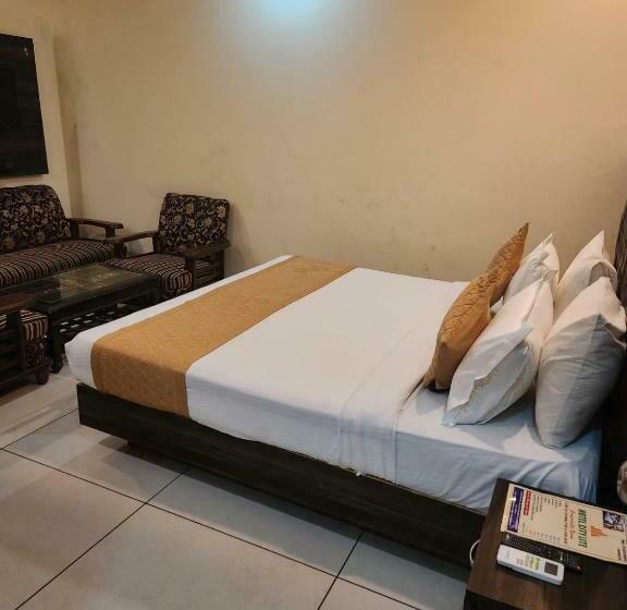 Номер Deluxe, City Lite Delhi