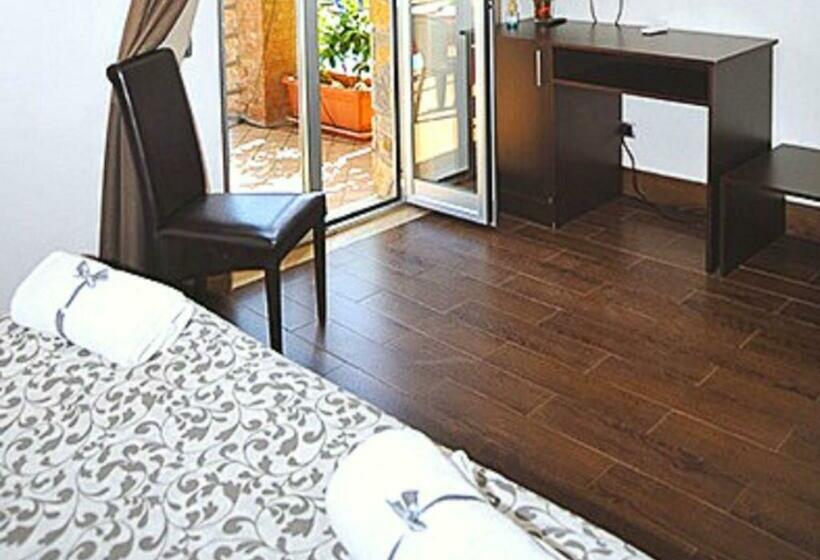 Номер Стандарт Трехместный, Artemide Fiore Club B&b Suite Spa