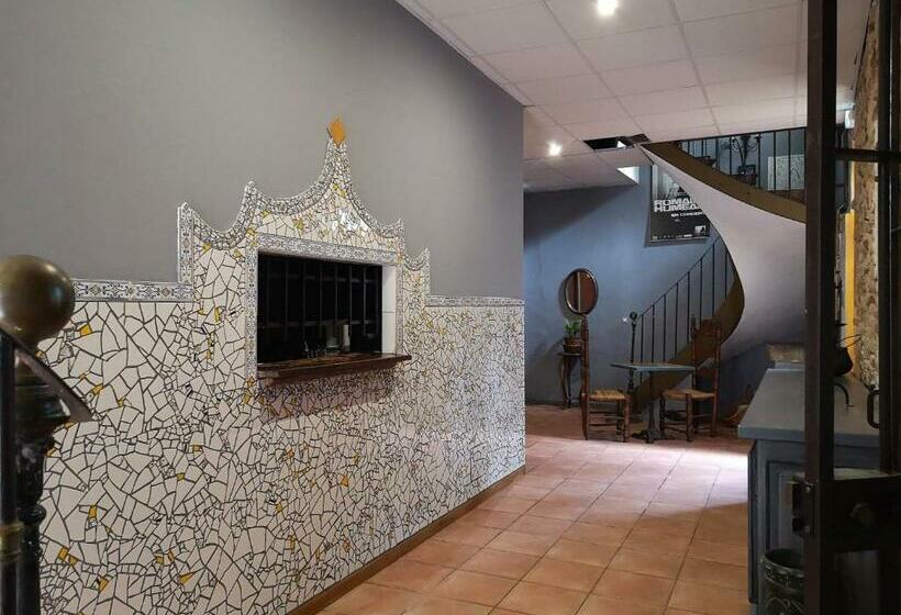 Номер Deluxe, El Castell Embruixat