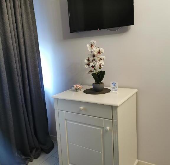اتاق استاندارد سه نفره, Select House
